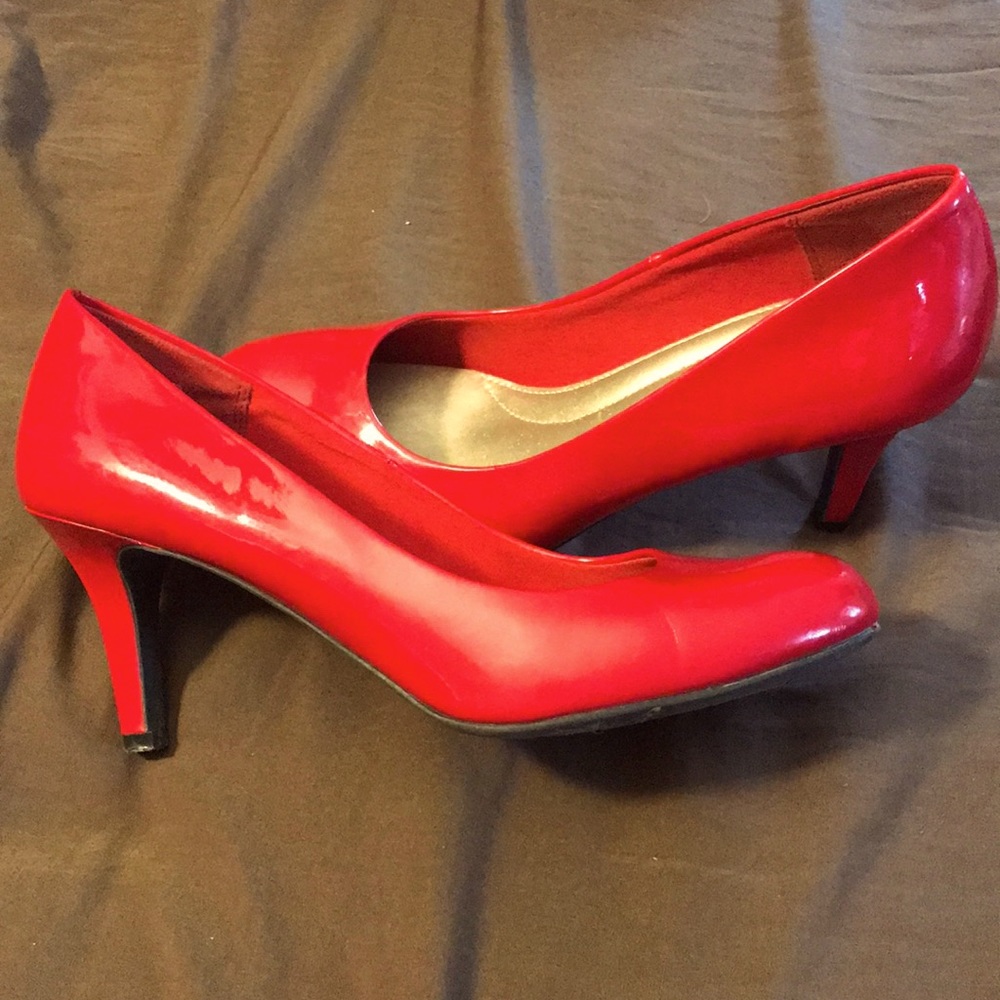 Gently worn Red Pumps